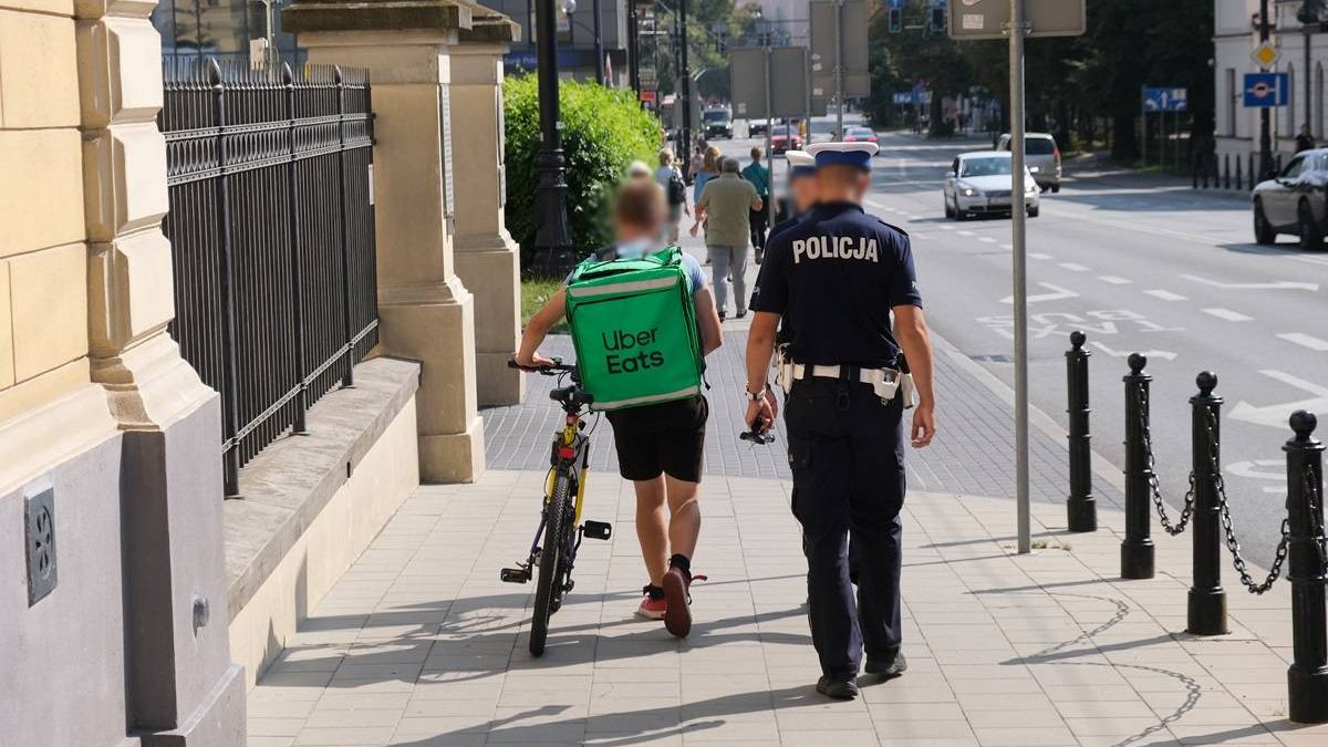 Rowerzysta ukarany za przejazd po przejściu dla pieszych