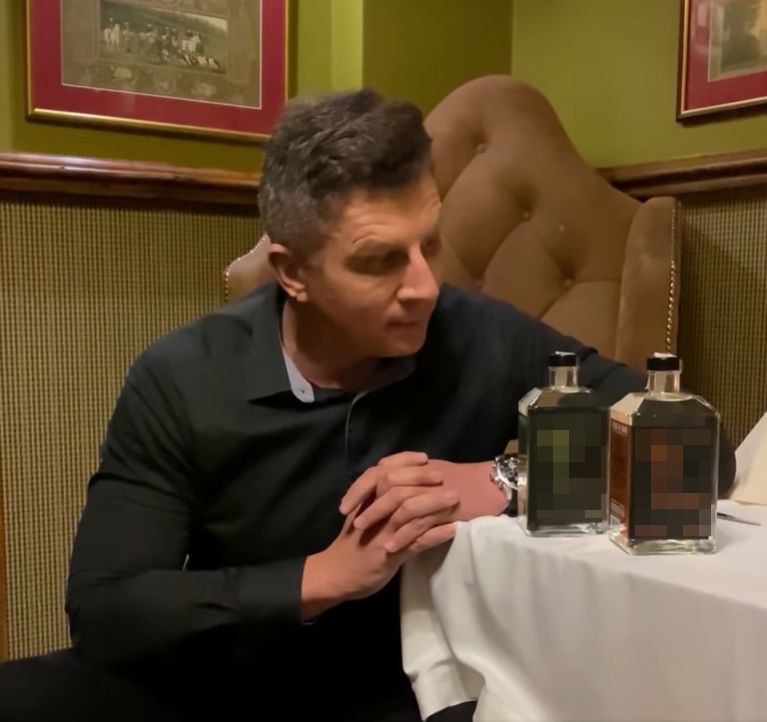 Mateusz Borek w reklamie wódki Wychowana w Luksusie 
