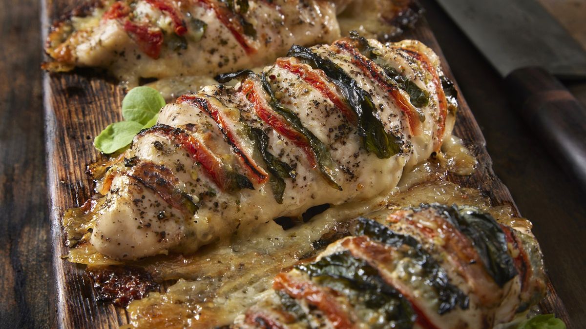 Nacinam pierś kurczaka i wkładam do piekarnika. Rodzina nie może się nadziwić, taka jest pyszna