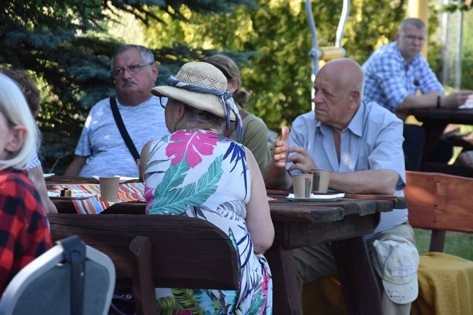 Łazieniecki Festiwal Fotografii przyciągnął mieszkańców. Niezwykłe zdjęcia zawisły na płotach w Łazieńcu