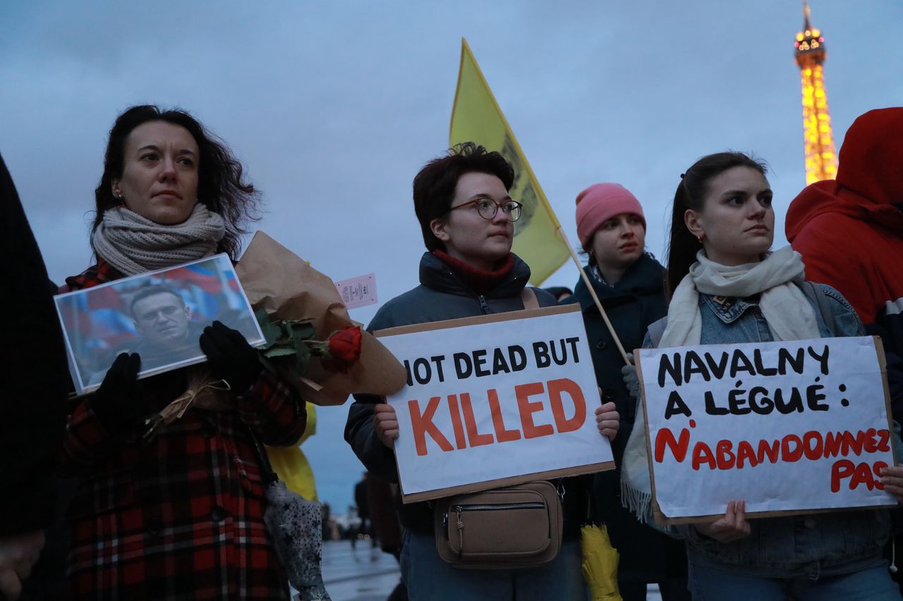 PARIS, FRANCE - FEBRUARY 22: Supporters of Russian opposition figure Alexey Navalny gather during a commemoration in Trocadero Place, Paris, France on February 22, 2024. (Photo by Mohamad Alsayed/Anadolu via Getty Images)