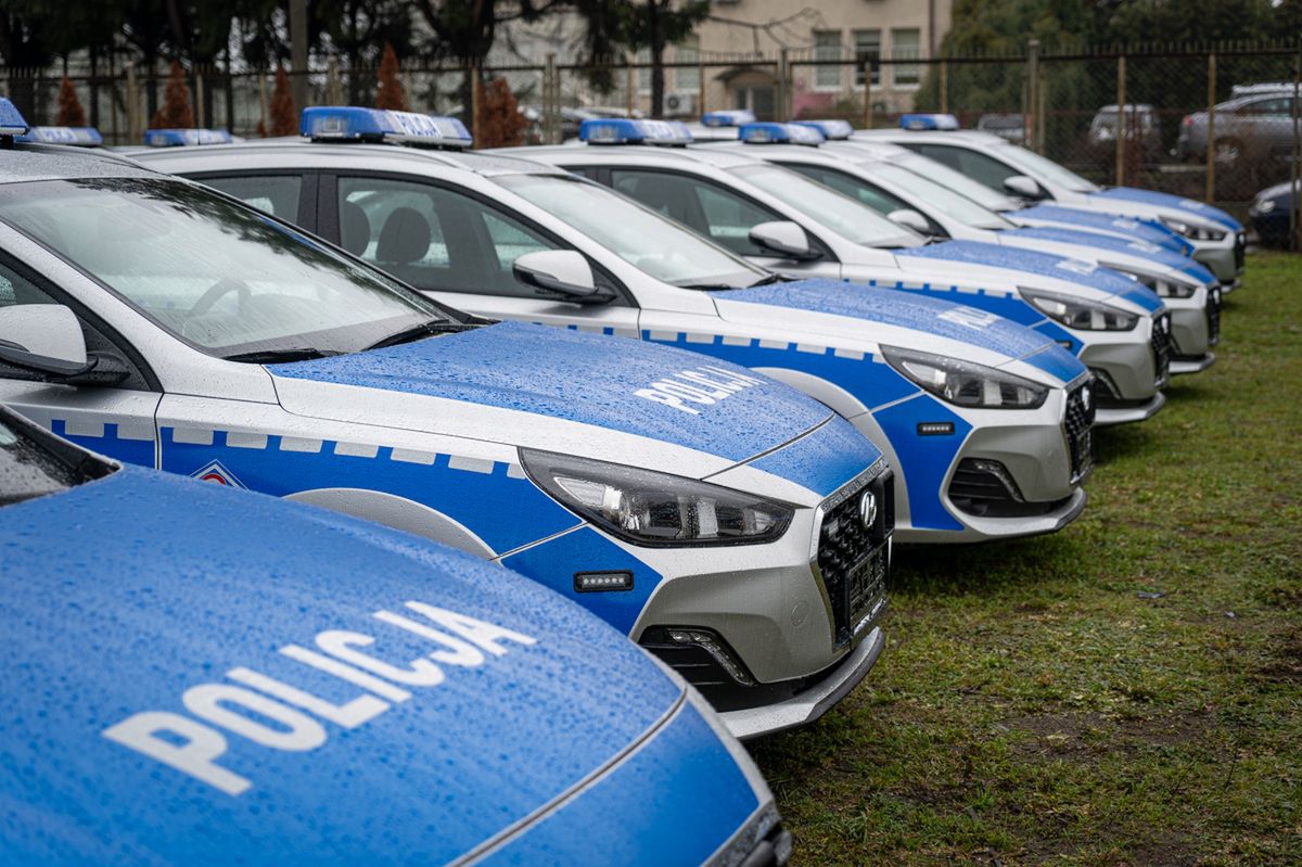 Policja kupiła nowe radiowozy Hyundai i30 z benzynowym silnikiem i automatem