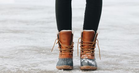 Śniegowce i mukluki - wygodne i bezpieczne buty zimowe dla kobiet