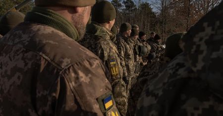 Ukraińscy dowódcy alarmują: w jednostkach brakuje personelu. "Społeczeństwo zostało wprowadzone w błąd"