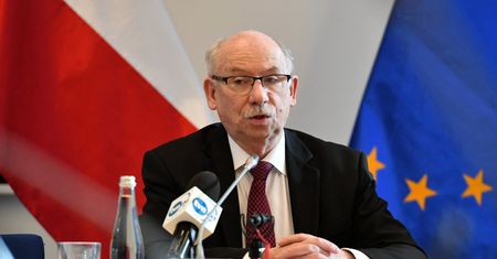 Europoseł PO: "oczyścić polski mundur z PiS". Lewandowski przywołuje Smoleńsk