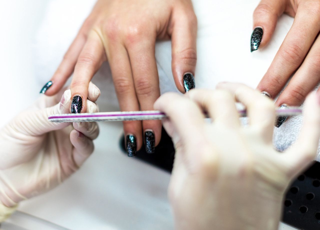 Manicure to jeden z najpopularniejszych zabiegów kosmetycznych