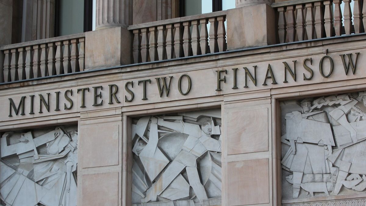 Dane z KAS za I-III kwartał br.: Urzędnicy nałożyli o ponad 55% mniej mandatów karnych niż rok temu