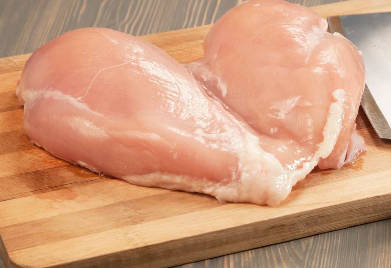 Jak szybko pokroić pierś z kurczaka?