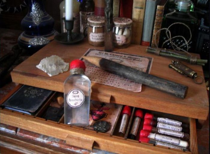 Ponad 20 zestawów do polowania na wampiry 6