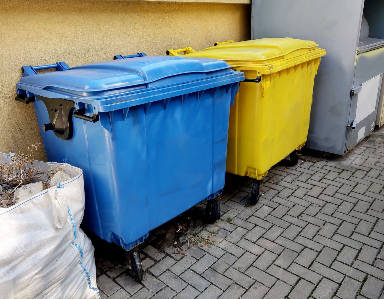 Kontenery na śmieci pozostaną tradycyjne, ale dostaną czujniki internetu rzeczy (fot. DobreProgramy)