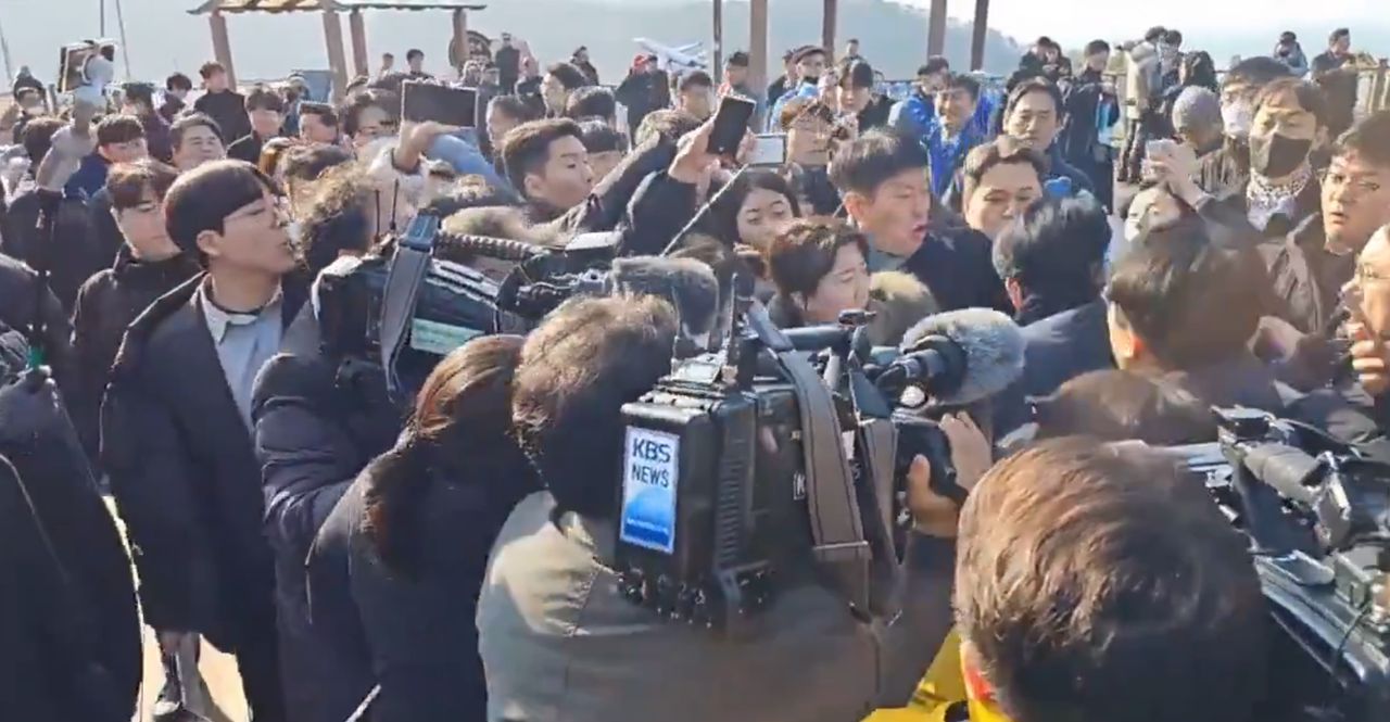 Moment of attack on the Korean politician