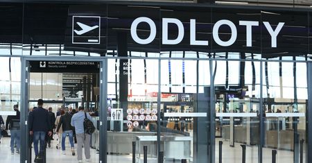 Pustki na polskim lotnisku. "Ono w ogóle nie powinno powstać"