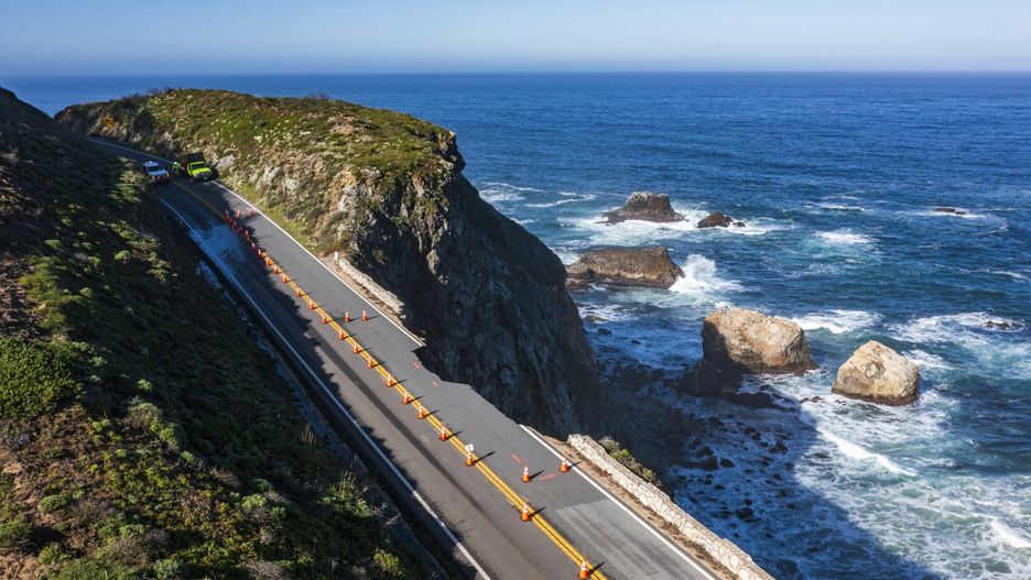 Oderwał się kawałek autostrady Pacific Cost Highway