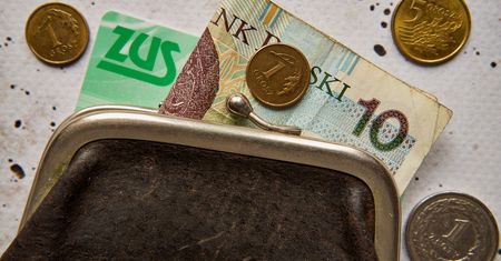 Daje multum korzyści, choć wielu o niej nie wie. Oto legitymacja emeryta