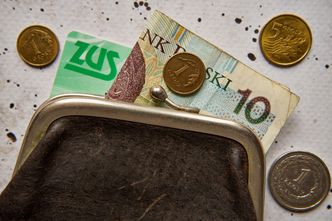 Daje multum korzyści, choć wielu o niej nie wie. Oto legitymacja emeryta