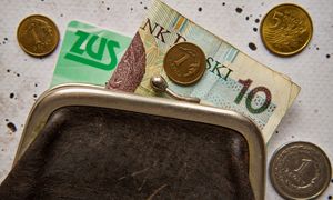 Daje multum korzyści, choć wielu o niej nie wie. Oto legitymacja emeryta