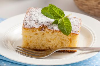 To proste ciasto jogurtowe wychodzi każdemu. Jest tak pyszne, że znika do ostatniego okruszka