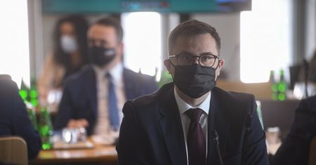 Szczepionka na COVID znów opóźniona. Michał Kuczmierowski pełen goryczy