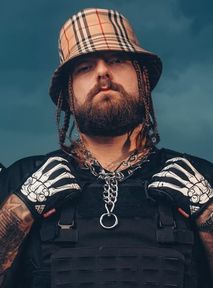 Święty Mikołaj przyszedł wcześniej. Bedoes 2115 za dwa lajki zrobił blika na buty