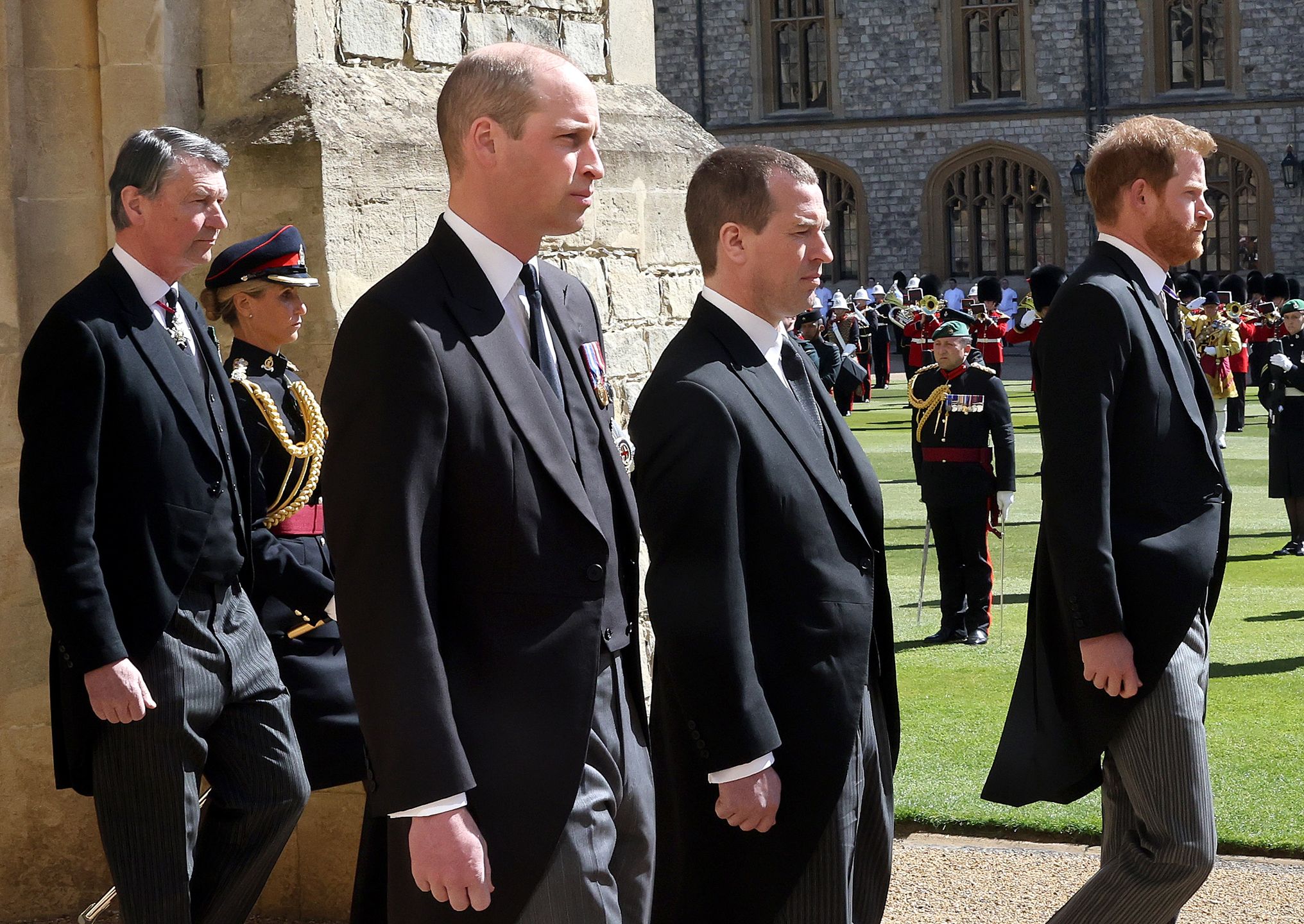 Książę William i książę Harry na pogrzebie księcia Filipa