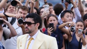 Ikona mody: być jak Bad Bunny, czyli kolory, garnitury i pava