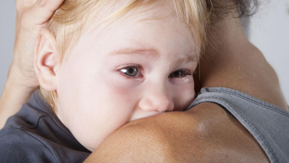 Przy rodzicach dzieci czują się bezpieczne, stąd częściej pozwalają sobie w ich obecności na złość