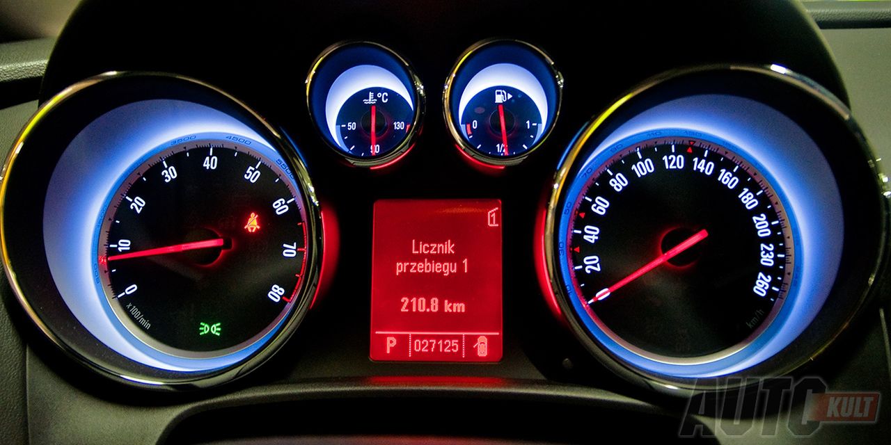 Opel Astra ST (fot. Marcin Pogorzelski)