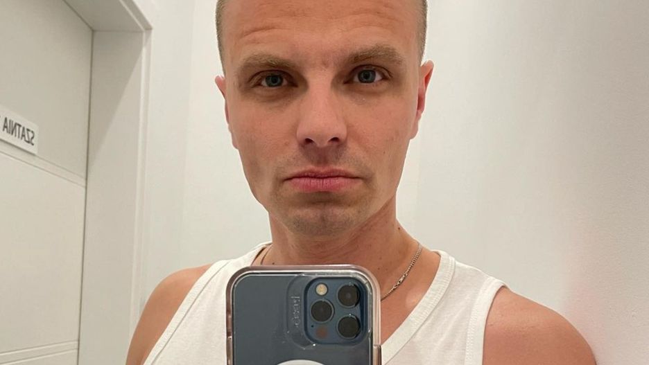 Tak Marcin Hakiel zarabia na życie po rozwodzie