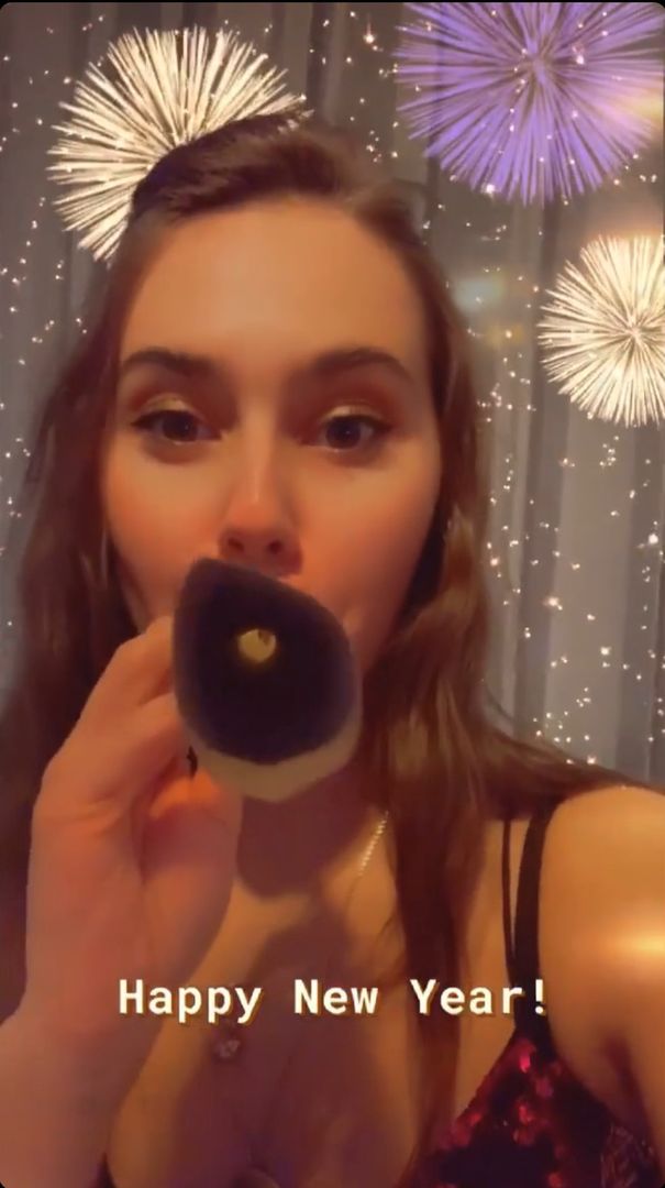 Marcelina Ziętek bawi się na Sylwestra