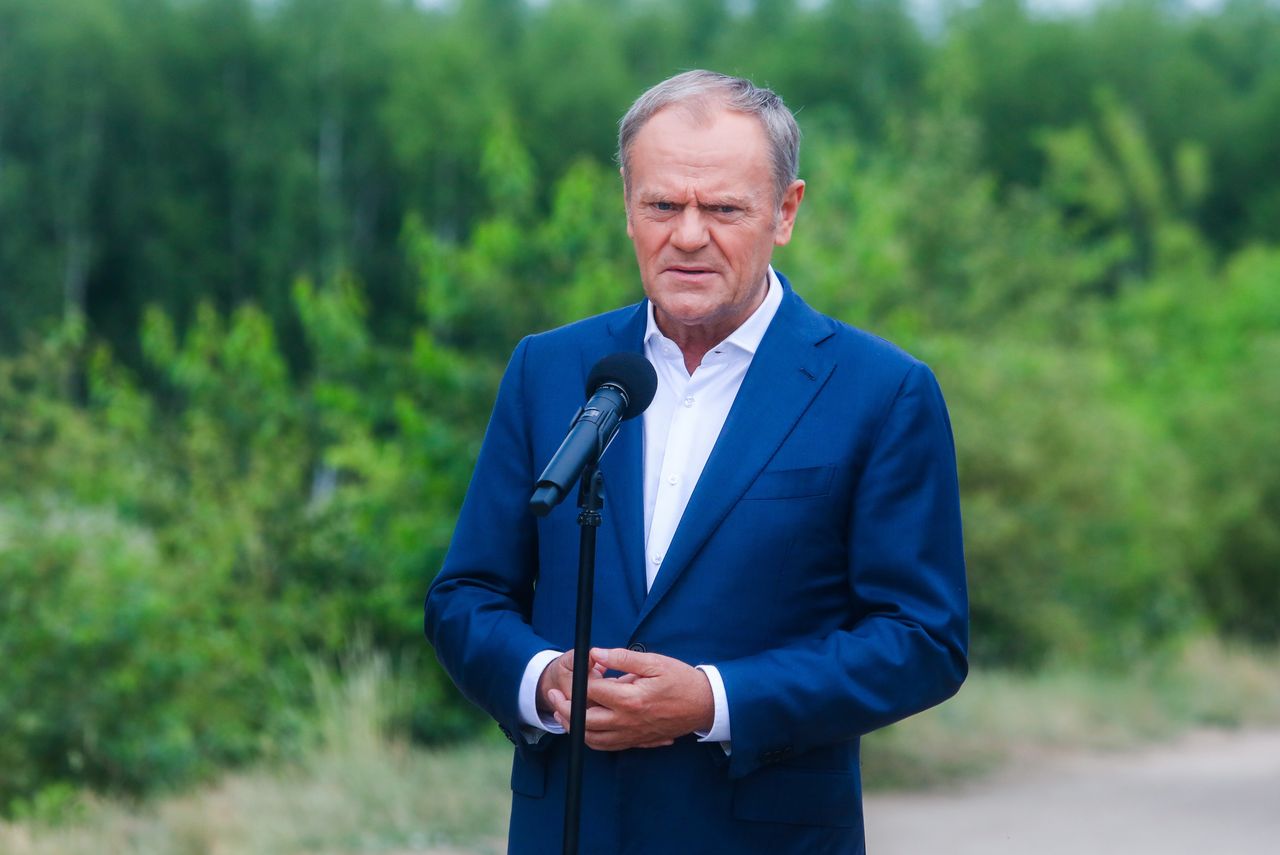 Broń palna użyta 700 razy. Tusk podał zaskakujące dane