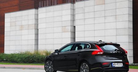 Volvo V40 T3 Momentum - 3 w 1? [test autokult.pl]
