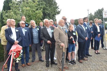 Przy pomniku w Głogowie uczczono 82. rocznicę zbrodni na Wołyniu