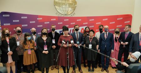 Lewica wyciąga rękę do rolników. Chce uderzyć w sieci handlowe