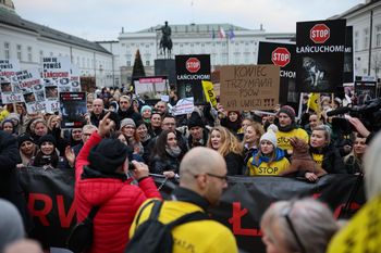 Nawrocki zawetował ustawę. W ramach protestu wyszli na ulice
