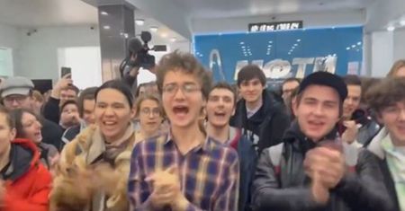 Putin utopił jego kandydaturę. Przywitano go jak zwycięzcę