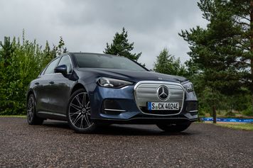 Nowy Mercedes Klasy C zaskakuje gadżetami. Wszystko by zwrócić uwagę