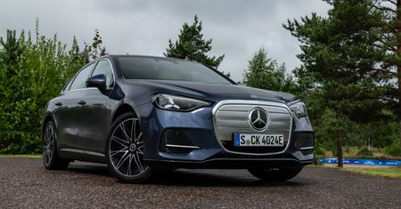 Nowy Mercedes Klasy C zaskakuje gadżetami. Wszystko by zwrócić uwagę