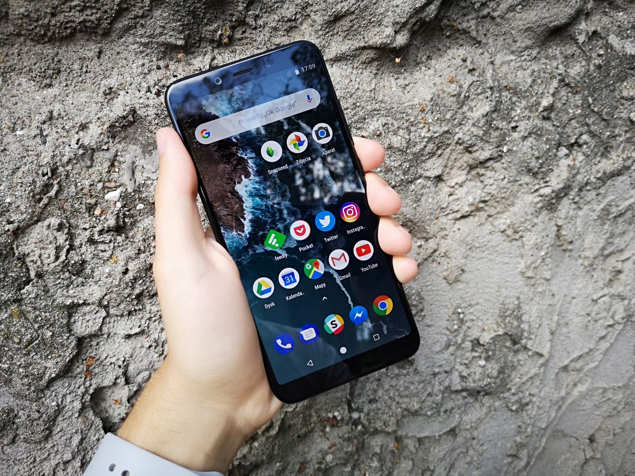 Używasz Xiaomi Mi A2 Lite? Producent szuka chętnych do testowania Androida 9 Pie