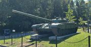 Czchów: W Parku Militariów stanął czołg. Nowa atrakcja turystyczna wzbudziła kontrowersje z krajową polityką w tle