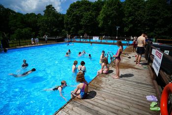 Toruń: Darmowe baseny dla dzieci i młodzieży do końca wakacji