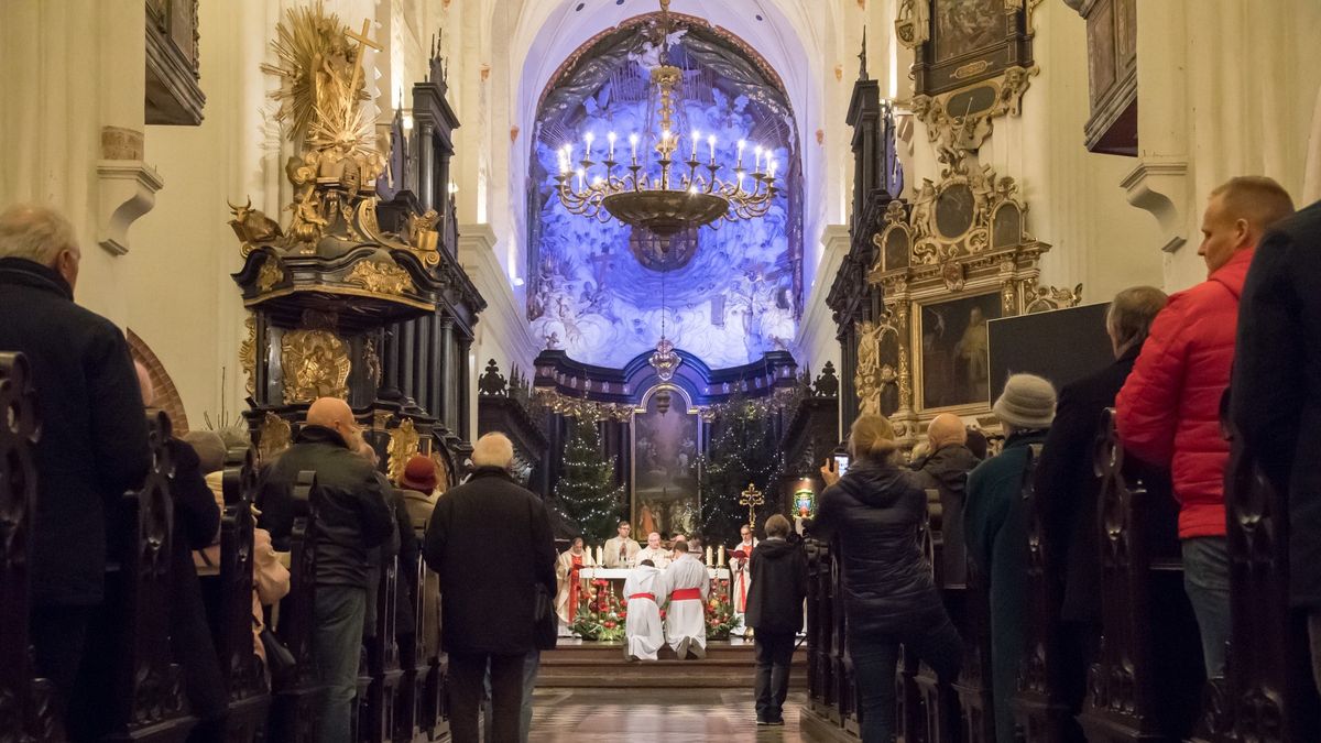 Zakaz przemieszczania się na Święta. Jak  w praktyce będą wyglądały obostrzenia?