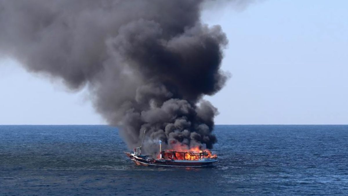 Irańscy przemytnicy narkotyków podpalili towar na swoim statku