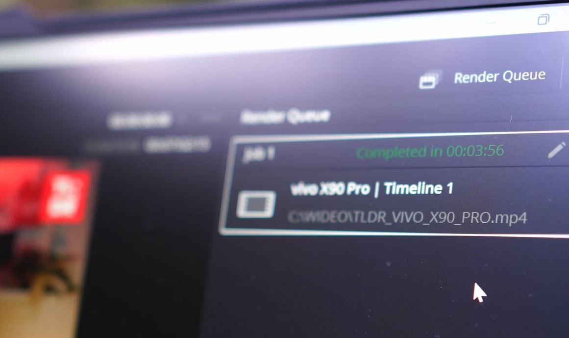 Dzięki laptopowi z procesorem Intela, Kostek mógł bez problemu zmontować odcinek programu TL;DR w terenie.