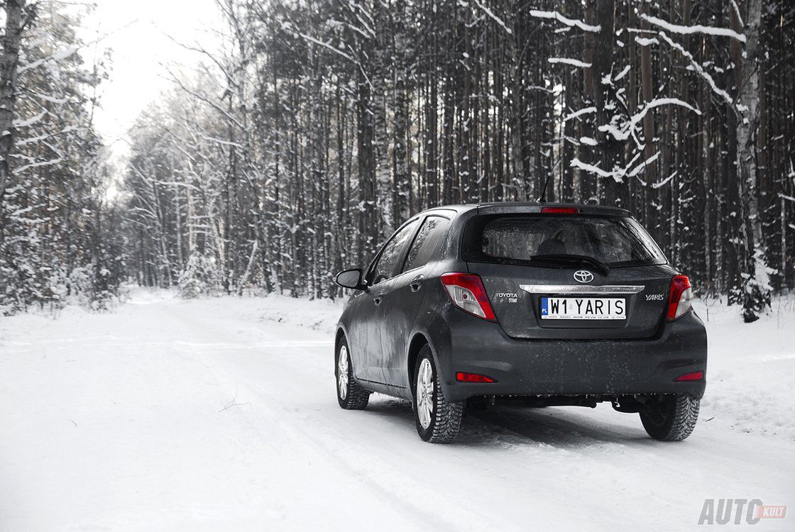 Toyota Yaris pokazała się przez lata z bardzo dobrej strony. Nie dziwi więc fakt, że Polacy kupują to auto.