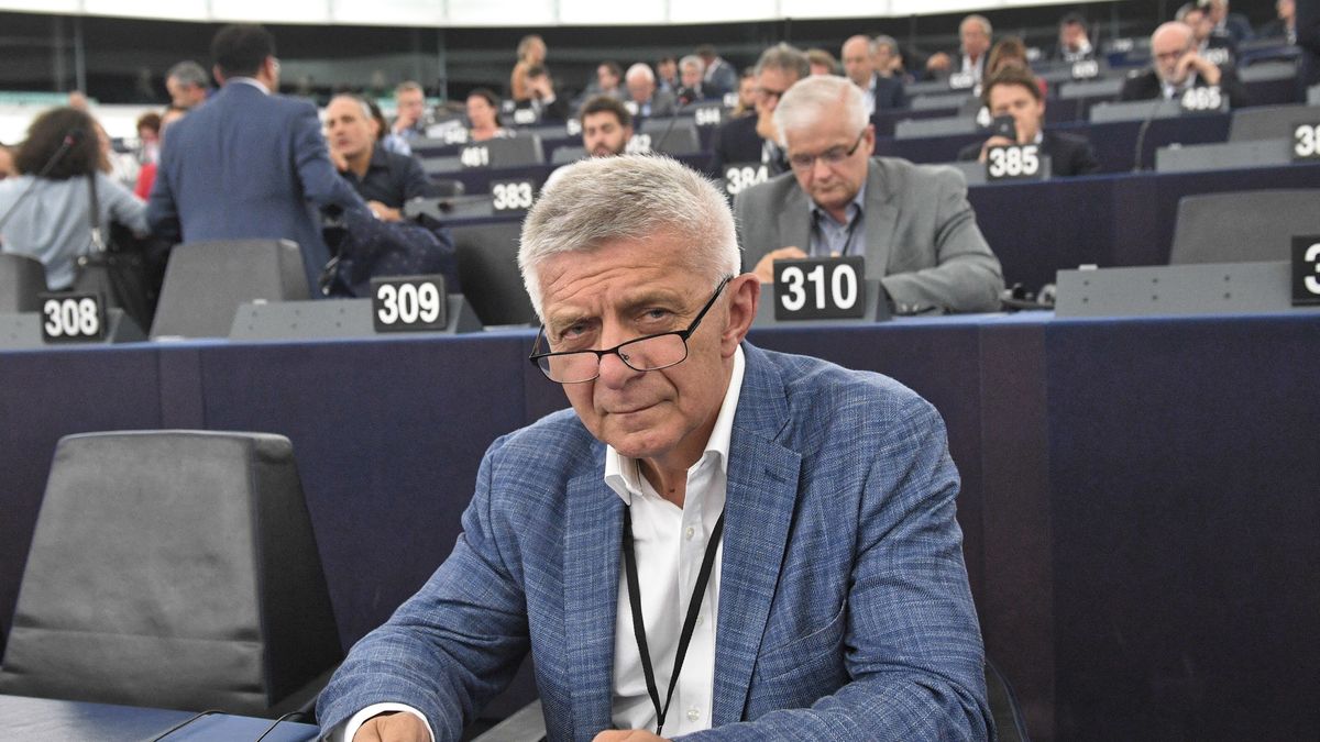 Marek BelkaStrasburg, Francja, 03.07.2019. Eurodeputowany Marek Belka w Parlamencie Europejskim w Strasburgu, 3 bm. (pkus) PAP/Radek PietruszkaRadek Pietruszkaeurodeputowani, eurodeputowany, europarlamentarzysta, europose�, europos�owie, Marek Belka, parlament, Parlament Europejski, pierwsza, plenarna, polityk, polityk polityka, polityka, pos�owie, sesja