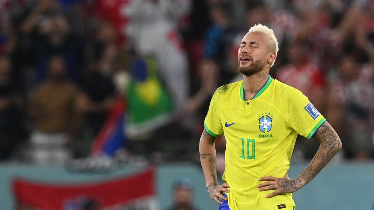 Neymar of Brazil reacts after losing the FIFA World Cup 2022 quarter final soccer match between Croatia and Brazil at Education City Stadium in Doha, Qatar, 09 December 2022. EPA/Neil Hall Dostawca: PAP/EPA.