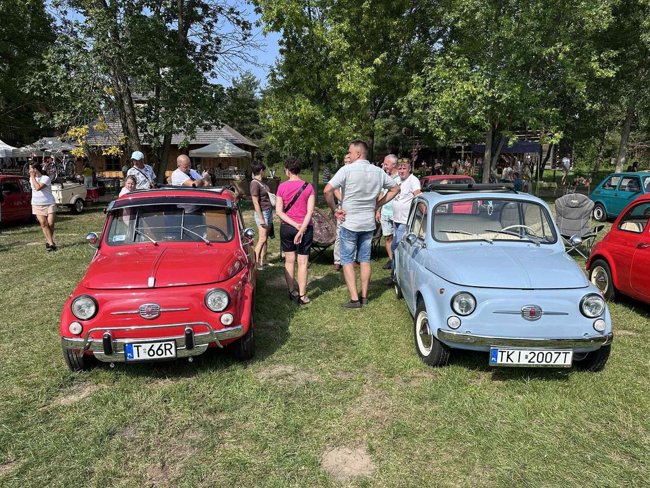 Tokarnia: 19. MotoPiknik. Klasyki motoryzacji i hołd dla legend motocyklowych. Były tłumy ludzi