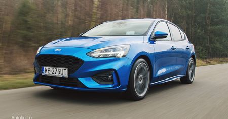 Skarbówka będzie patrolować autostrady. Fordy ze skanerami w kogutach wtopią się w tłum