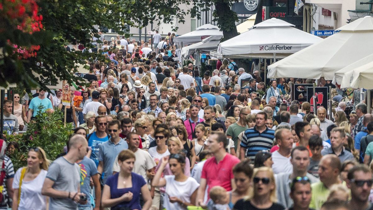 SopotSopot, 15.08.2014. Wype�niona turystami ulica Bohater�w Monte Cassino w Sopocie (tzw. Monciak). PAP/Jerzy Ocho�skiJerzy Ocho�skiturystyka, letni, ludzie, miasto, Monte Cassino, t�um ludzi, BINARY<(7) bytes>, ulica, urlop, urlopowicze, wakacje, wypoczynek