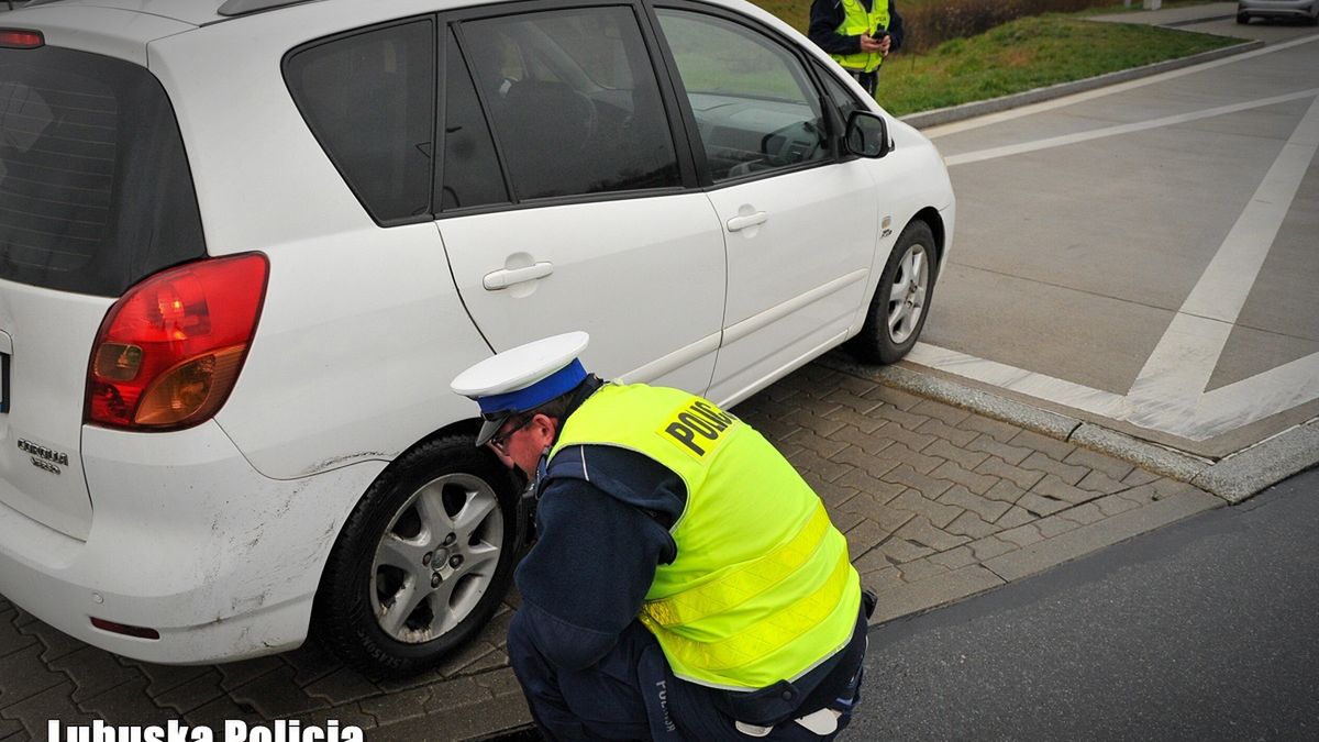 Kontrola ogumienia podczas akcji "Wielkanoc 2022" fot. KWP Gorzów